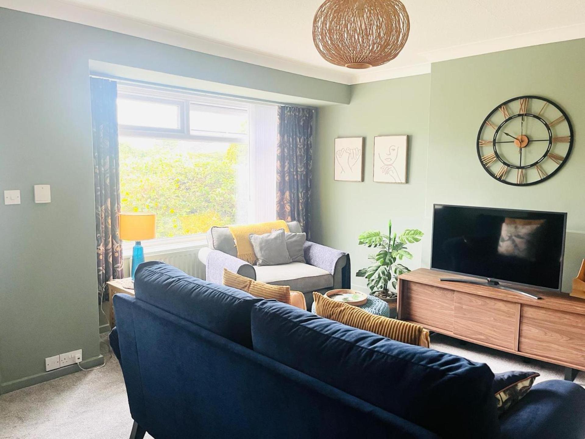 In Close To Transport Links Holiday home