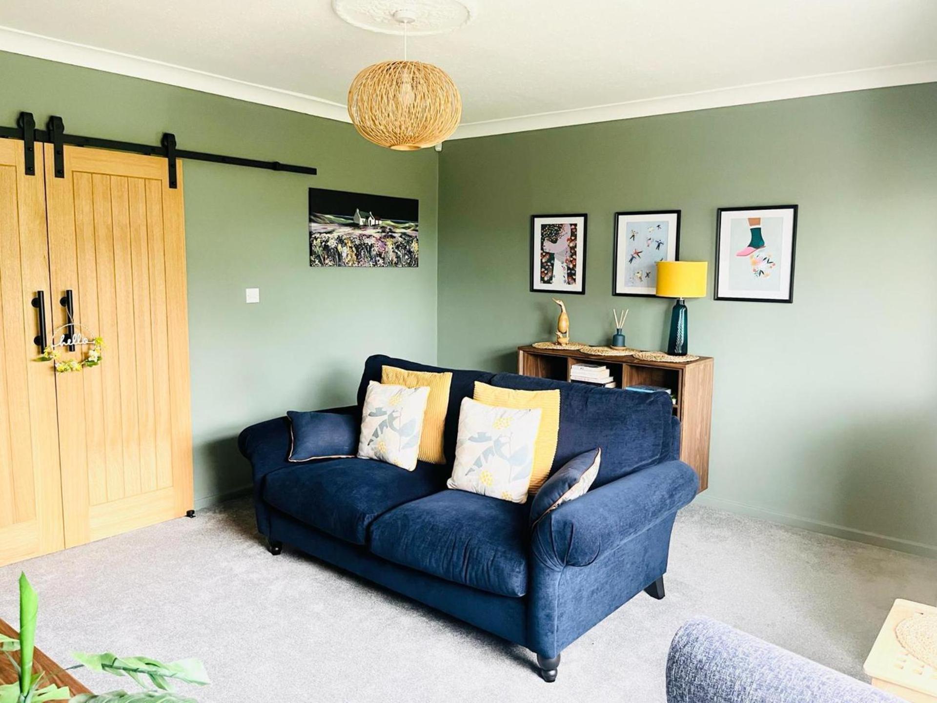 In Close To Transport Links Holiday home *