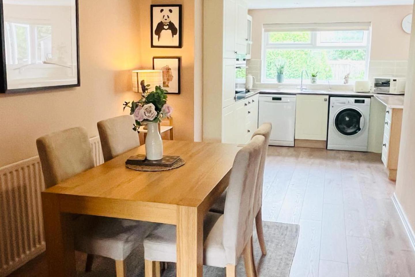 In Close To Transport Links Holiday home