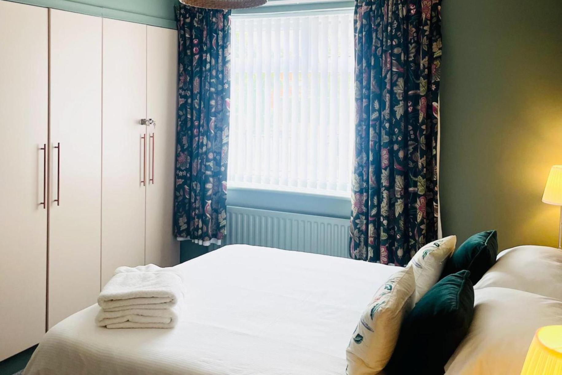 In Close To Transport Links Holiday home *